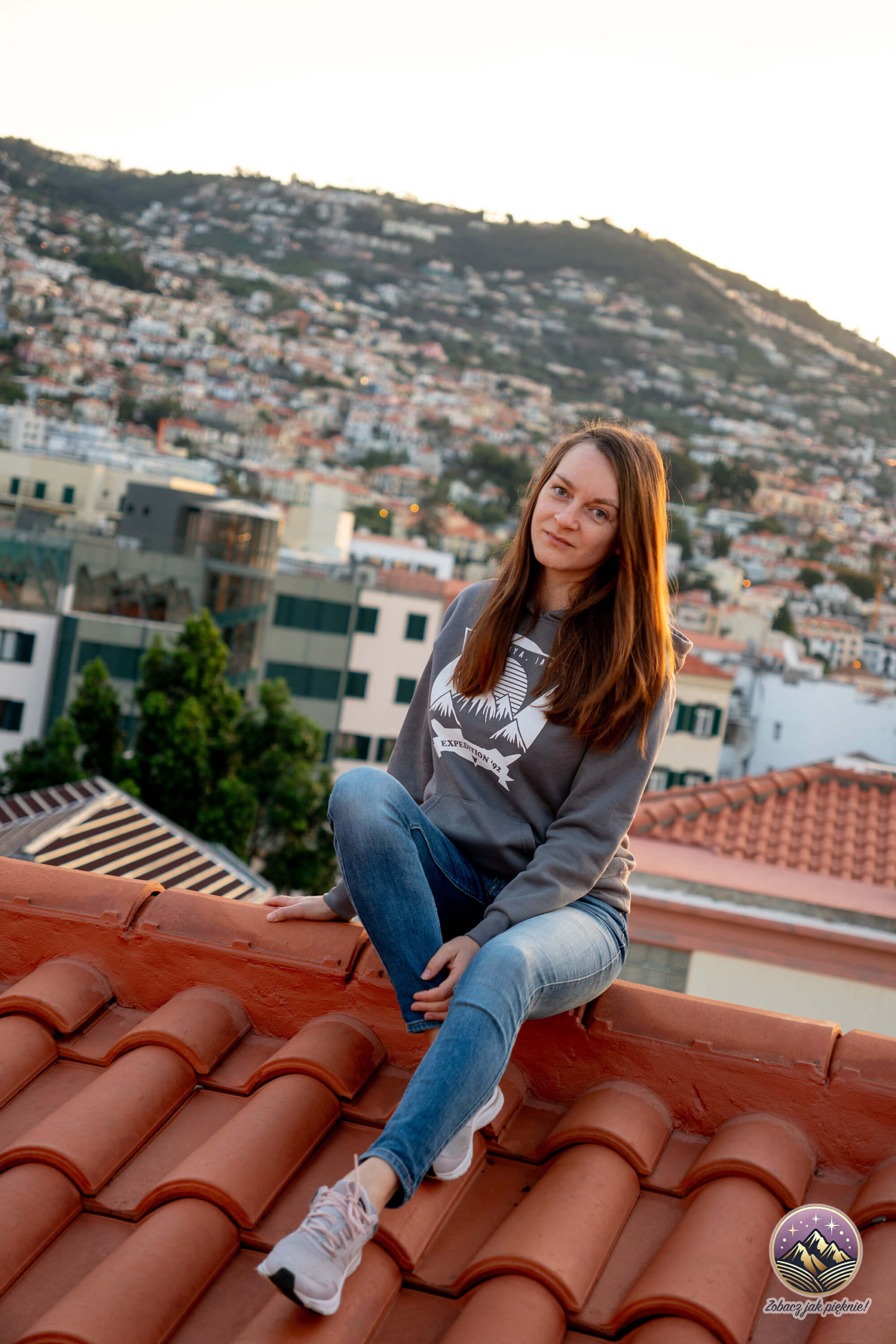 Madera, Funchal, O wschodzie słońca na dachu Se Boutique Hotel, listopad 2022